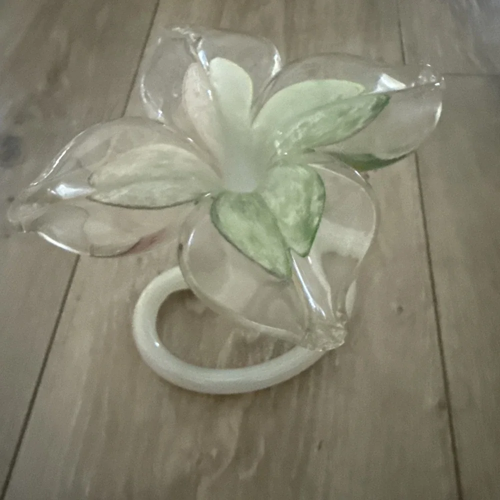 Hand Blown Art Glass 4 Petal Flower With‎ Curly Stem Light Green Murano Style